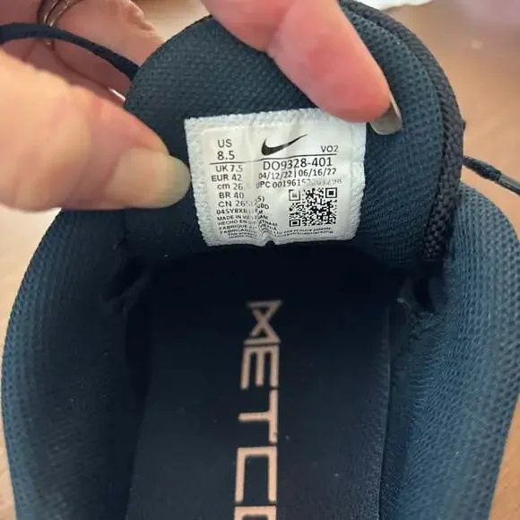 Nike Men's Navy Teal Gold Athletic Running Shoes - Picture 12 of 12